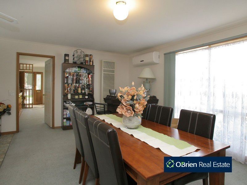2 Dobson Crescent, Lynbrook VIC 3975