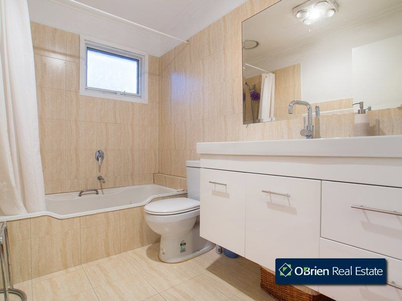 80 James Cook Drive, Endeavour Hills VIC 3802