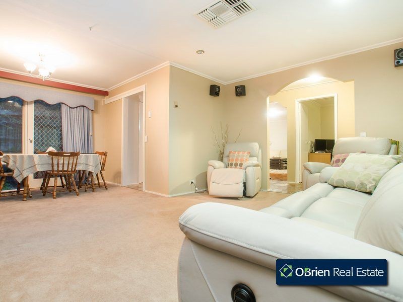 80 James Cook Drive, Endeavour Hills VIC 3802