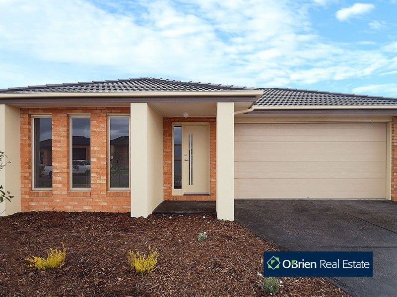 11 Hemingway Grove, Cranbourne VIC 3977