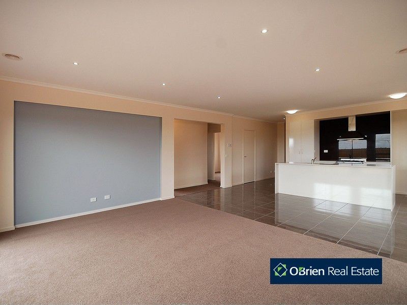 11 Hemingway Grove, Cranbourne VIC 3977