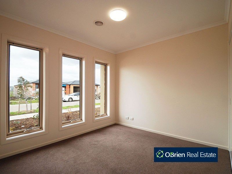 11 Hemingway Grove, Cranbourne VIC 3977