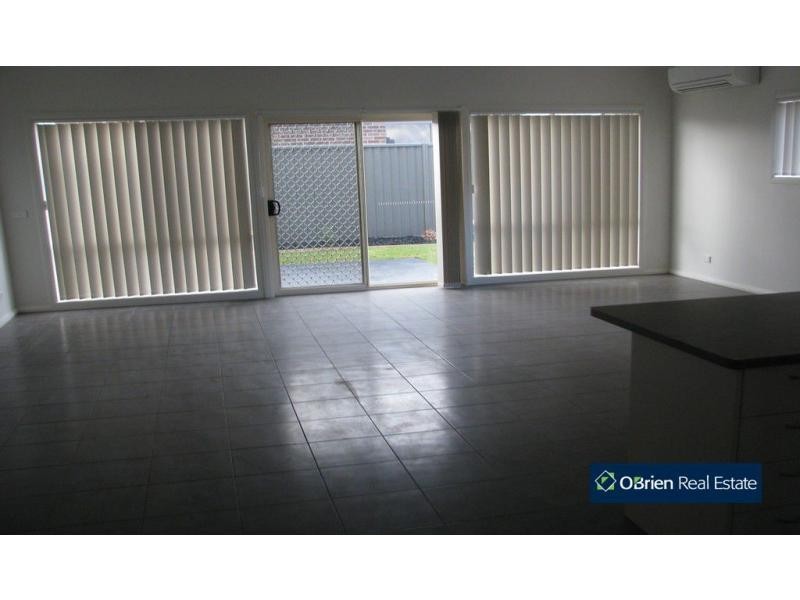 4 Wembley Circuit, Pakenham VIC 3810