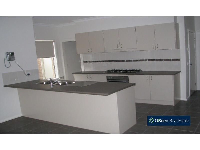 4 Wembley Circuit, Pakenham VIC 3810