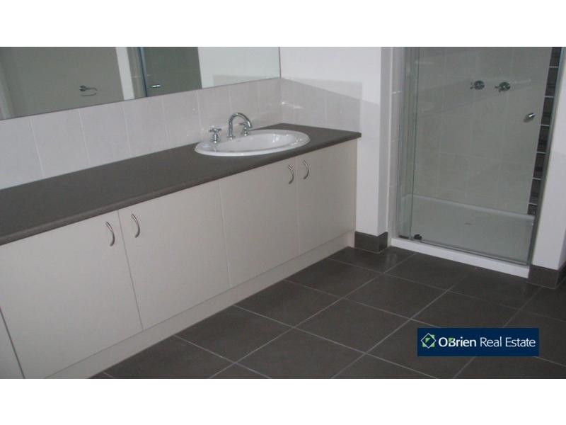 4 Wembley Circuit, Pakenham VIC 3810