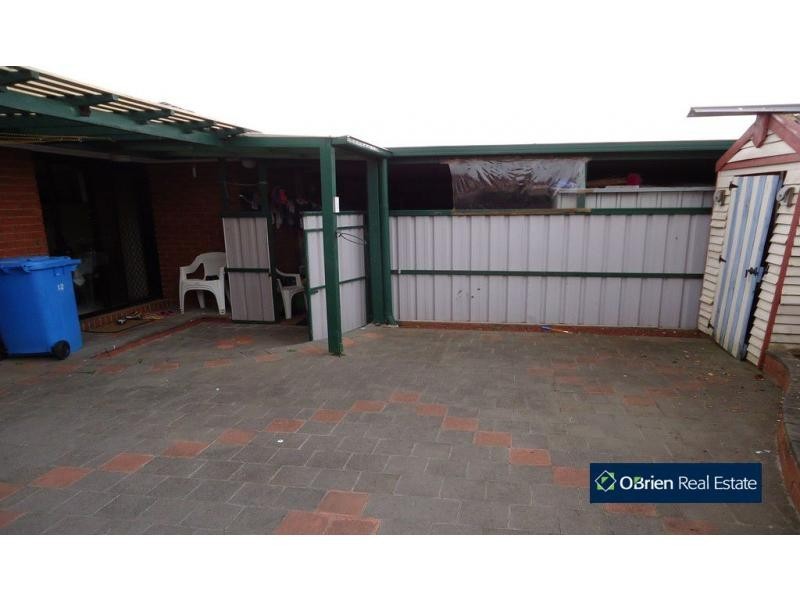 12 Raffindale Crescent, Cranbourne West VIC 3977