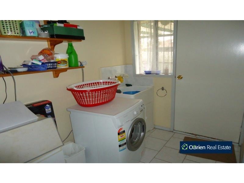 12 Raffindale Crescent, Cranbourne West VIC 3977