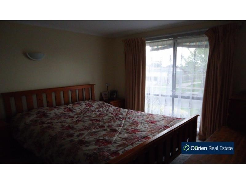 12 Raffindale Crescent, Cranbourne West VIC 3977