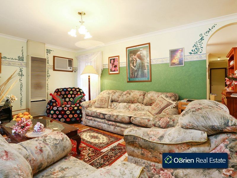 13 Dean Court, Cranbourne West VIC 3977