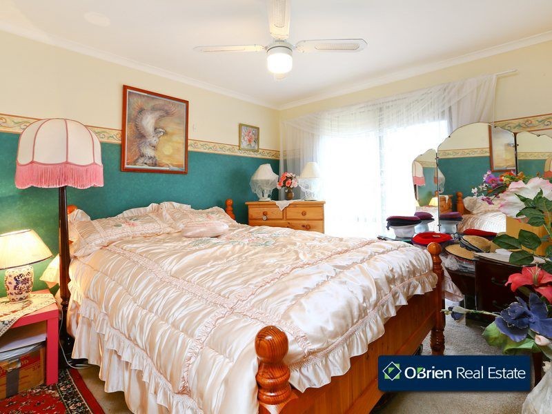 13 Dean Court, Cranbourne West VIC 3977