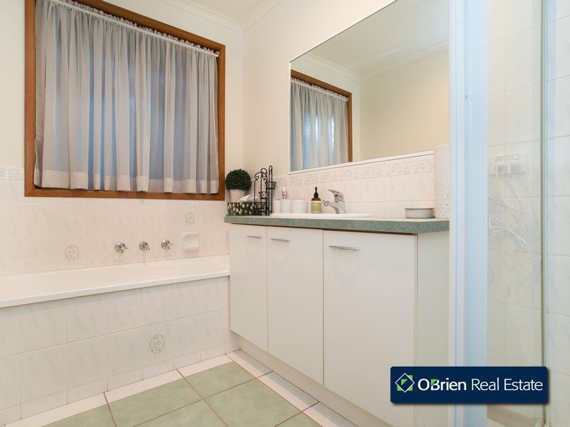 3 Roxy Close, Berwick VIC 3806