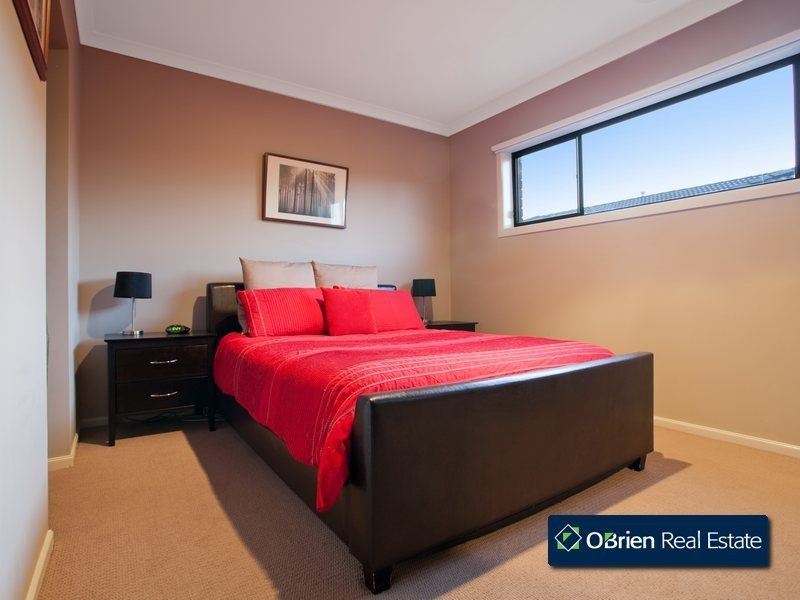 9 Yammerbook Way, Cranbourne East VIC 3977