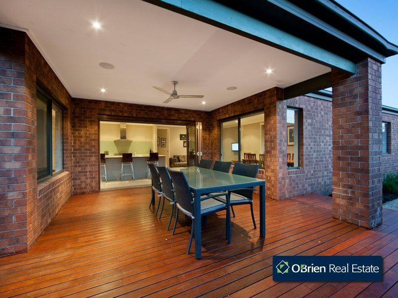 9 Yammerbook Way, Cranbourne East VIC 3977