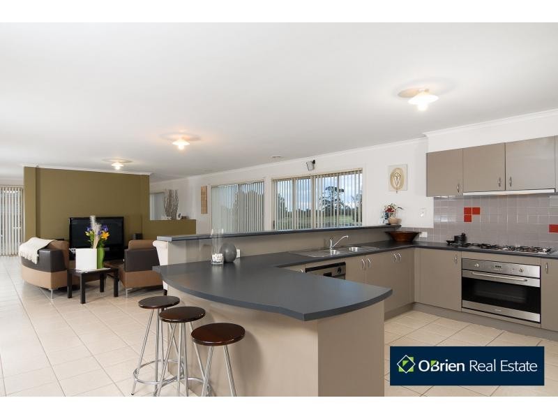 5 Shane Court, Berwick VIC 3806