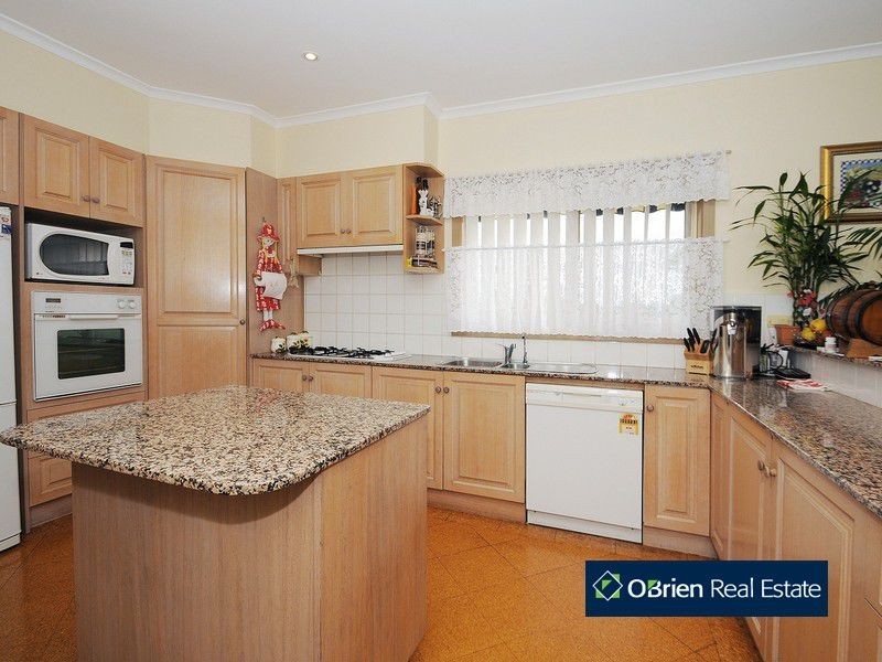 200 Pearcedale Road, Cranbourne South VIC 3977