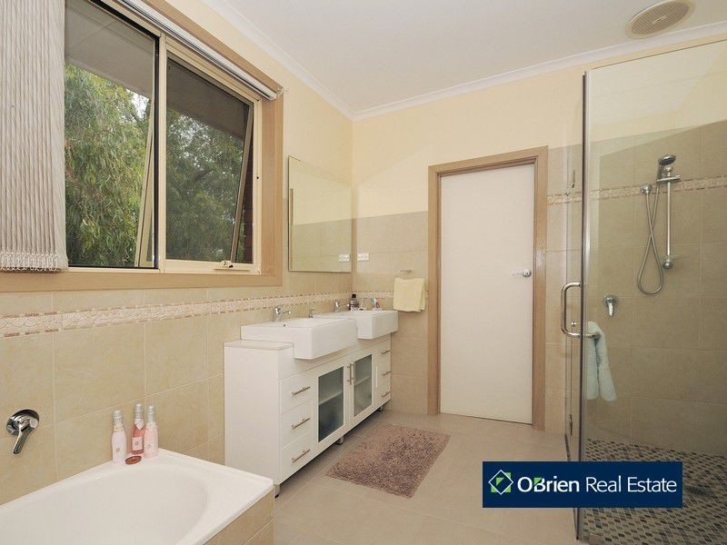200 Pearcedale Road, Cranbourne South VIC 3977