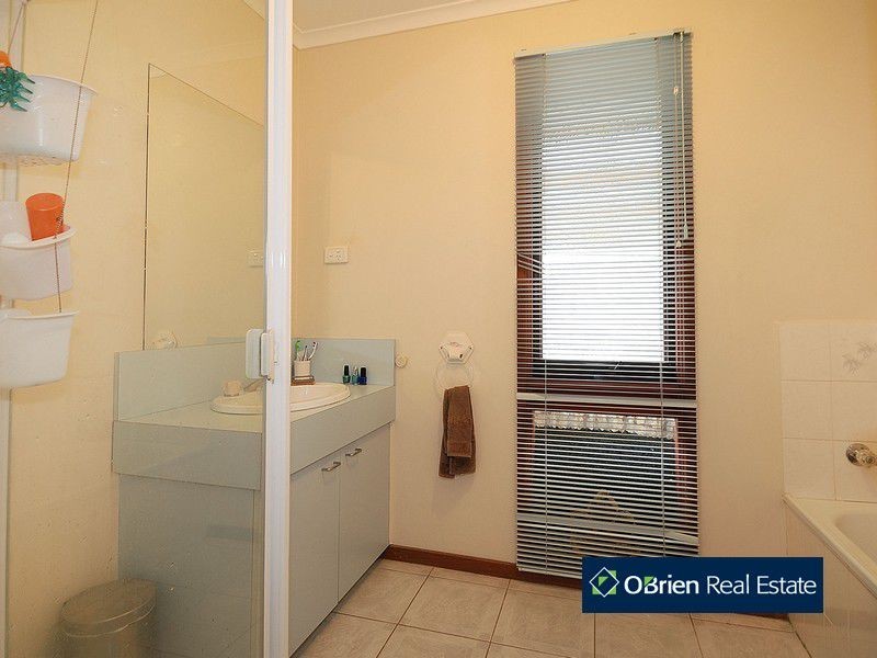 18 Josephine Avenue, Cranbourne VIC 3977