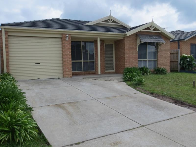 22 Wakenshaw Crescent, Pakenham VIC 3810