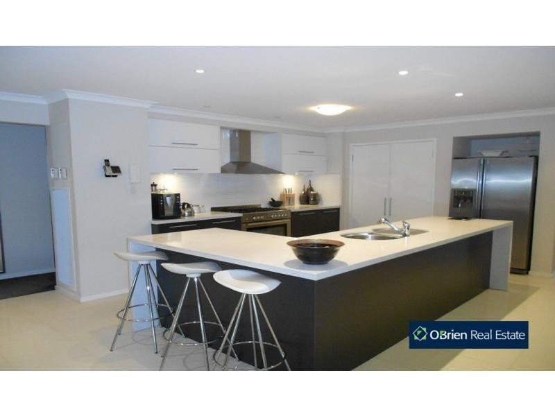 7 Don Collins Way, Berwick VIC 3806