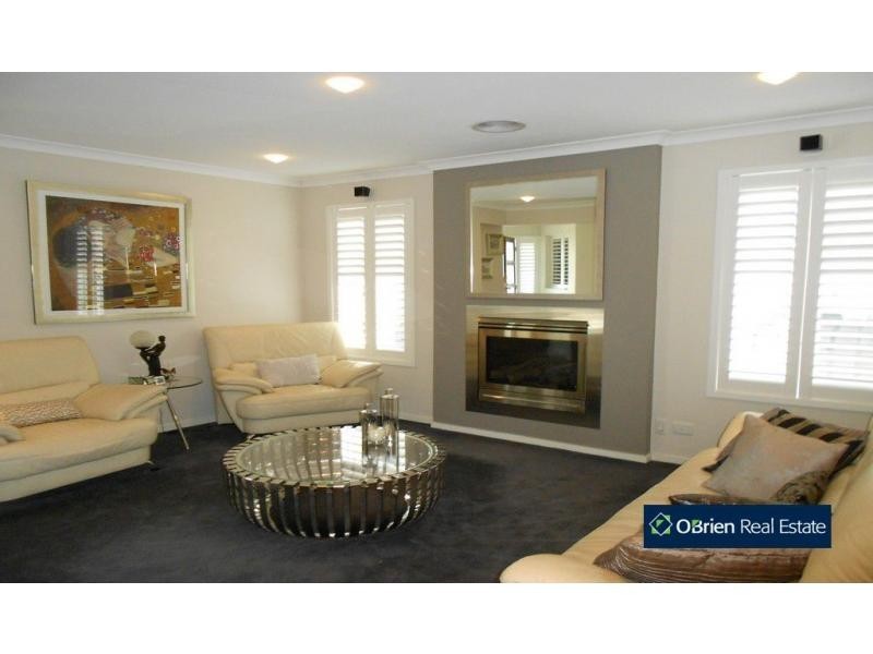 7 Don Collins Way, Berwick VIC 3806