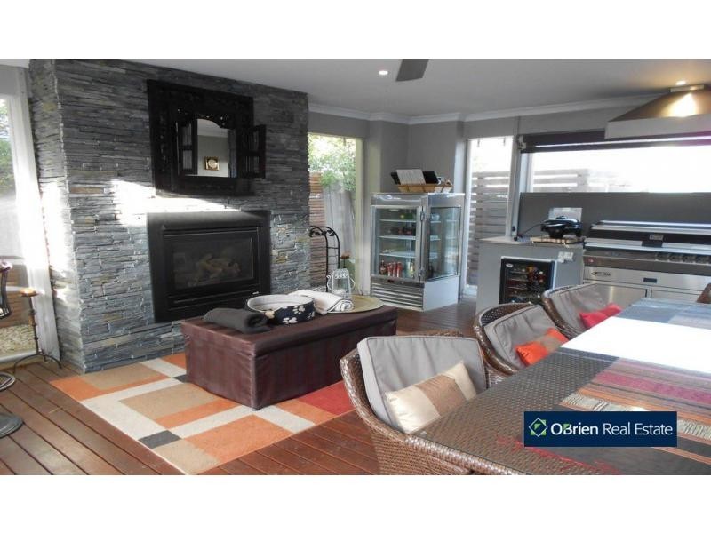 7 Don Collins Way, Berwick VIC 3806