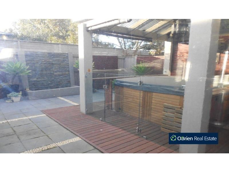 7 Don Collins Way, Berwick VIC 3806