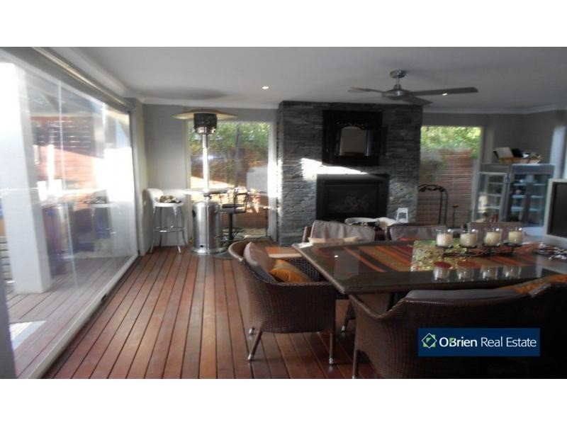 7 Don Collins Way, Berwick VIC 3806