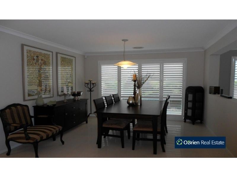 7 Don Collins Way, Berwick VIC 3806