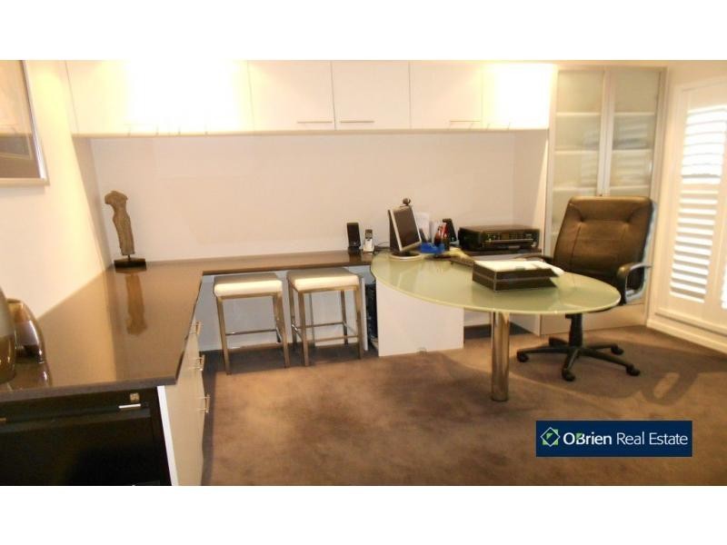 7 Don Collins Way, Berwick VIC 3806