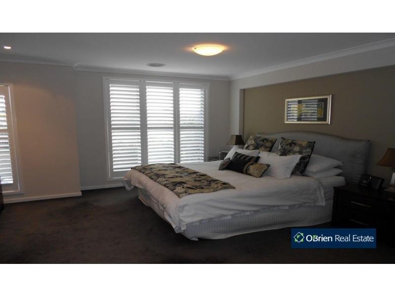 7 Don Collins Way, Berwick VIC 3806