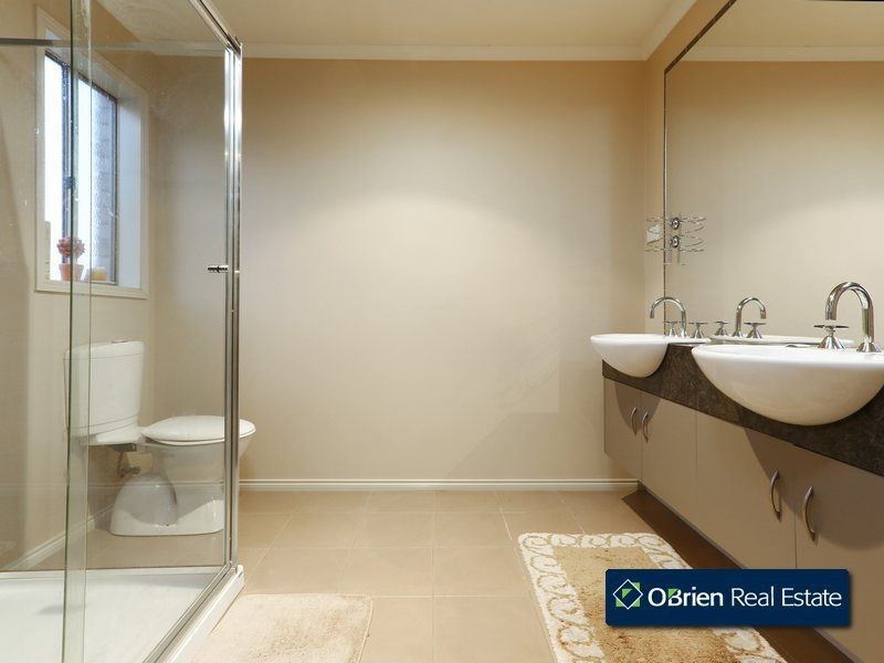 4 Tabak Court, Berwick VIC 3806