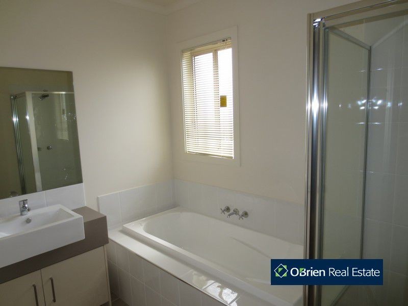Lot 203 Hemmingway Grove, Cranbourne West VIC 3977