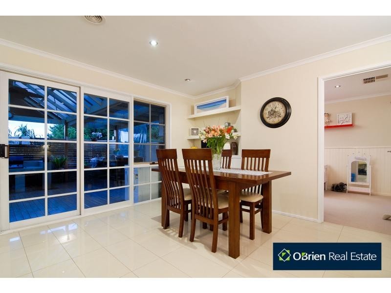 32 Leigh Drive, Pakenham VIC 3810