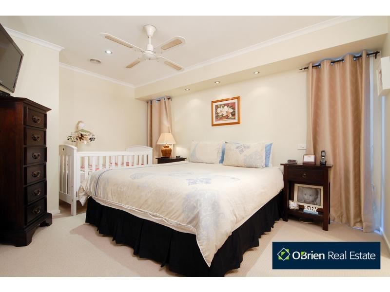 32 Leigh Drive, Pakenham VIC 3810