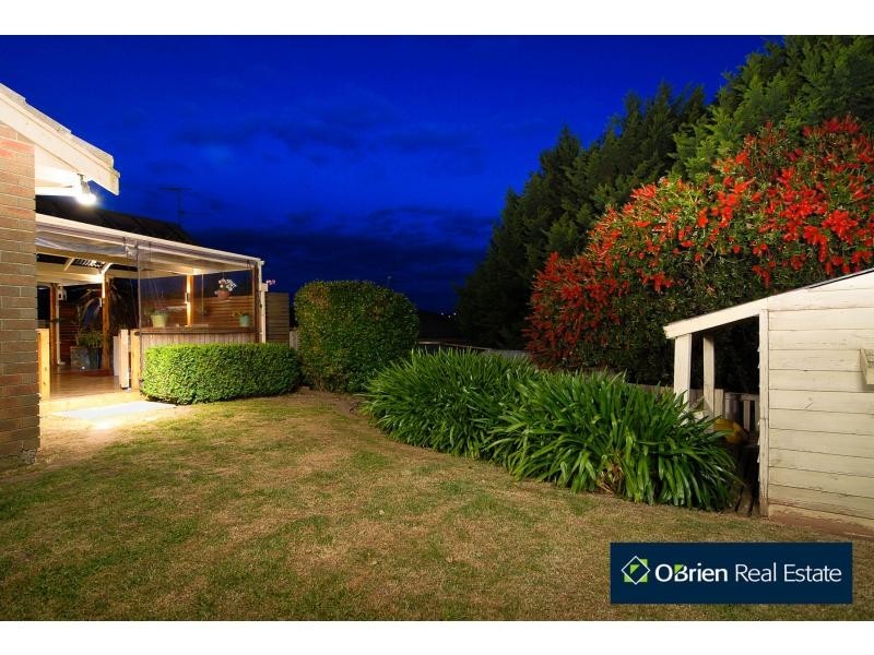 32 Leigh Drive, Pakenham VIC 3810