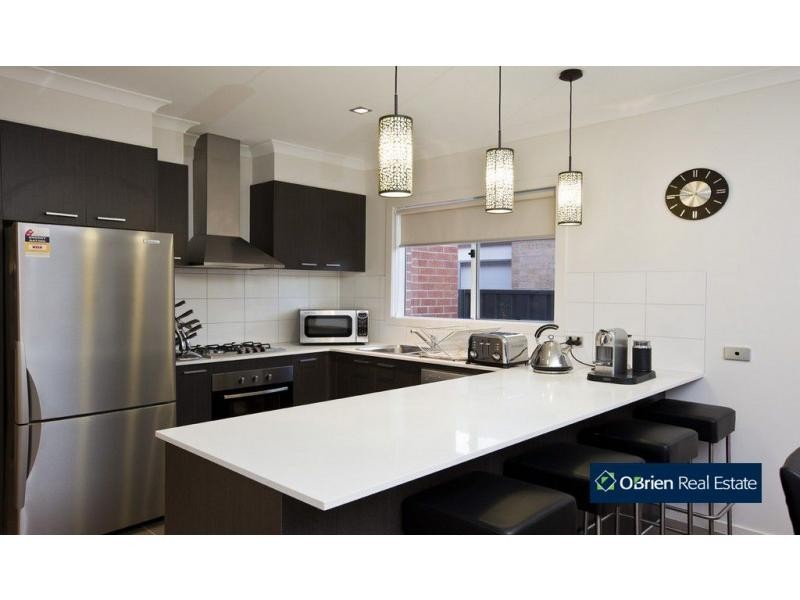 51 Abrus Circuit, Cranbourne North VIC 3977