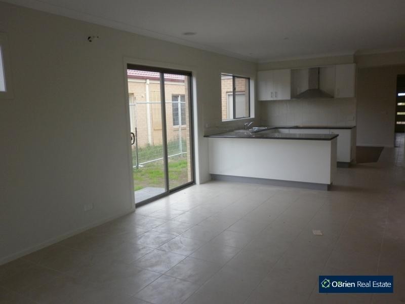 98 Sabel Drive, Cranbourne North VIC 3977