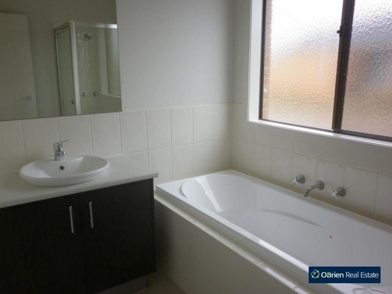 98 Sabel Drive, Cranbourne North VIC 3977