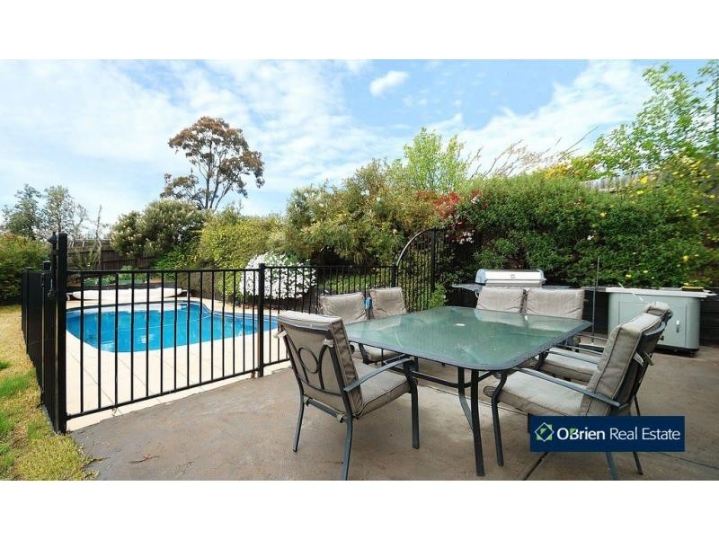 4 Ascot Rise, Berwick VIC 3806