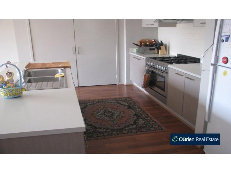 32 Downing Square, Pakenham VIC 3810