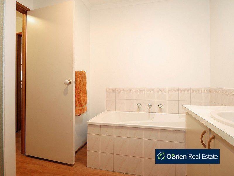 13/10 Lemnian Court, Langwarrin VIC 3910