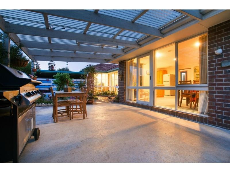 14 Garryowen Crescent, Narre Warren VIC 3805