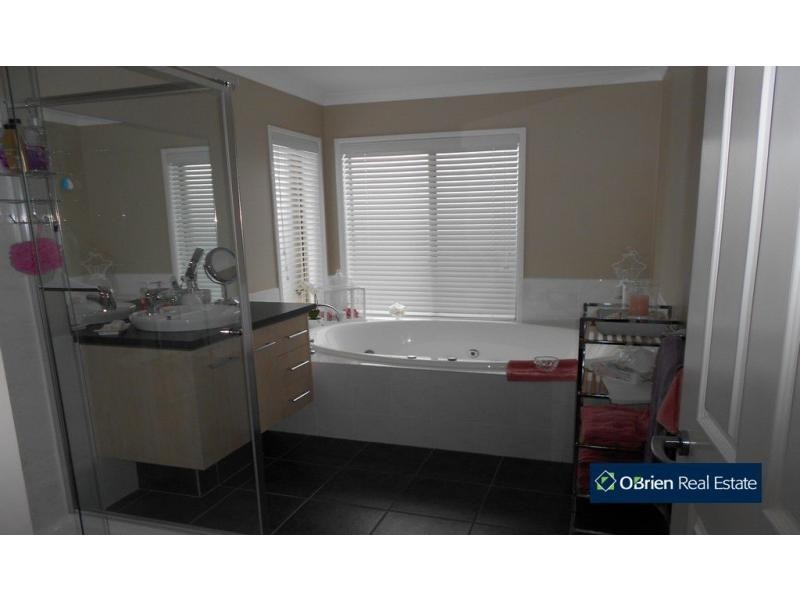 73 Whistler Way, Berwick VIC 3806