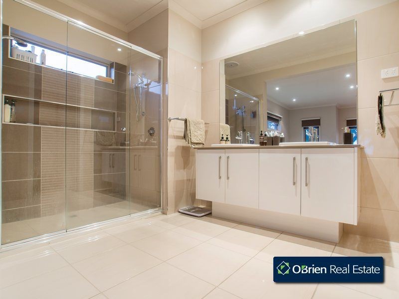 90 Grices Road, Berwick VIC 3806