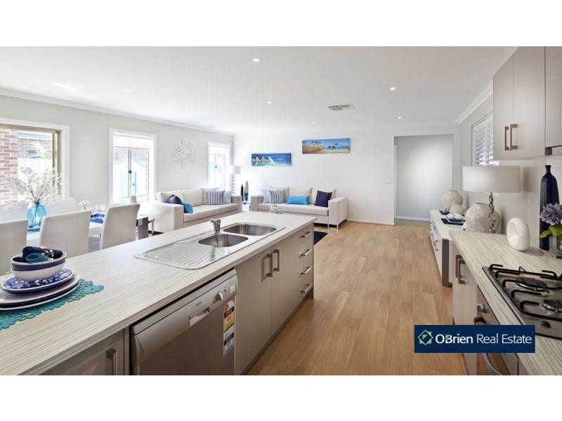 8 Worthington Boulevard, Pakenham VIC 3810