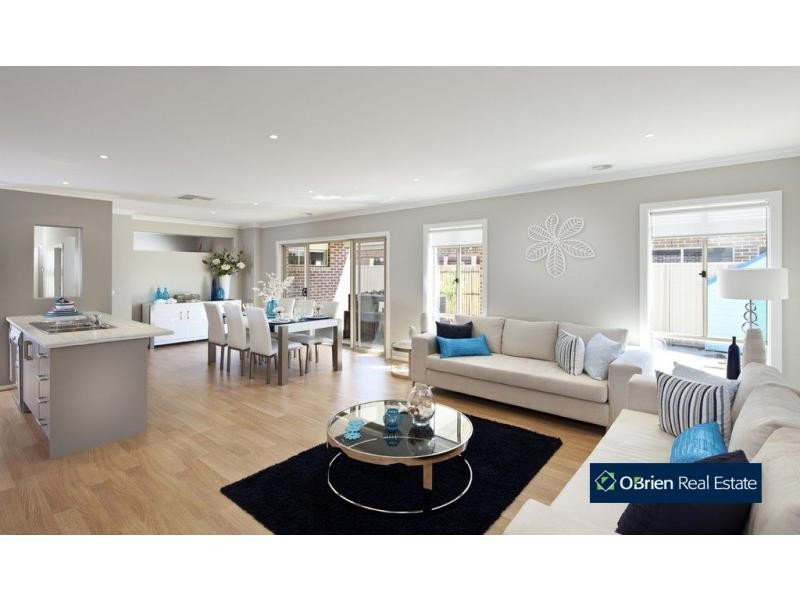 8 Worthington Boulevard, Pakenham VIC 3810