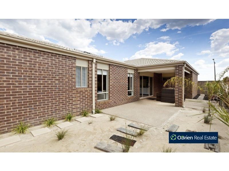 8 Worthington Boulevard, Pakenham VIC 3810
