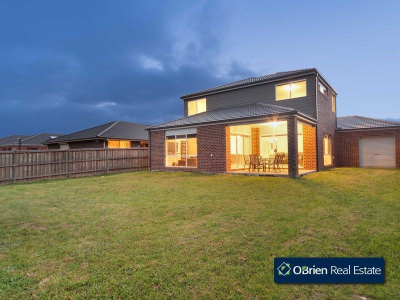 8 Rocky Street, Cranbourne East VIC 3977