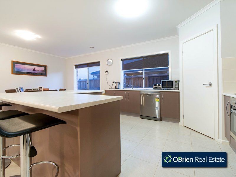 8 Rocky Street, Cranbourne East VIC 3977