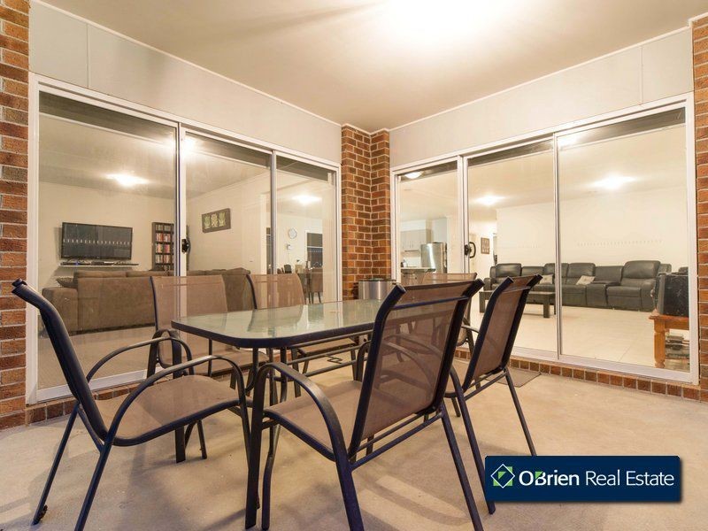 8 Rocky Street, Cranbourne East VIC 3977